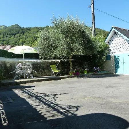 En So De Bourdet Willa *