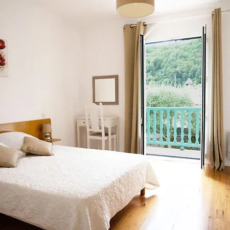 En So De Bourdet لورد