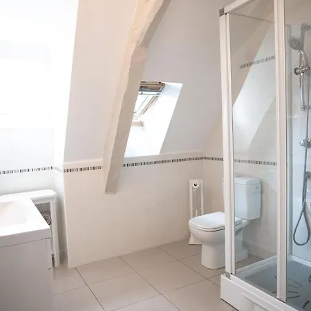 En So De Bourdet لورد